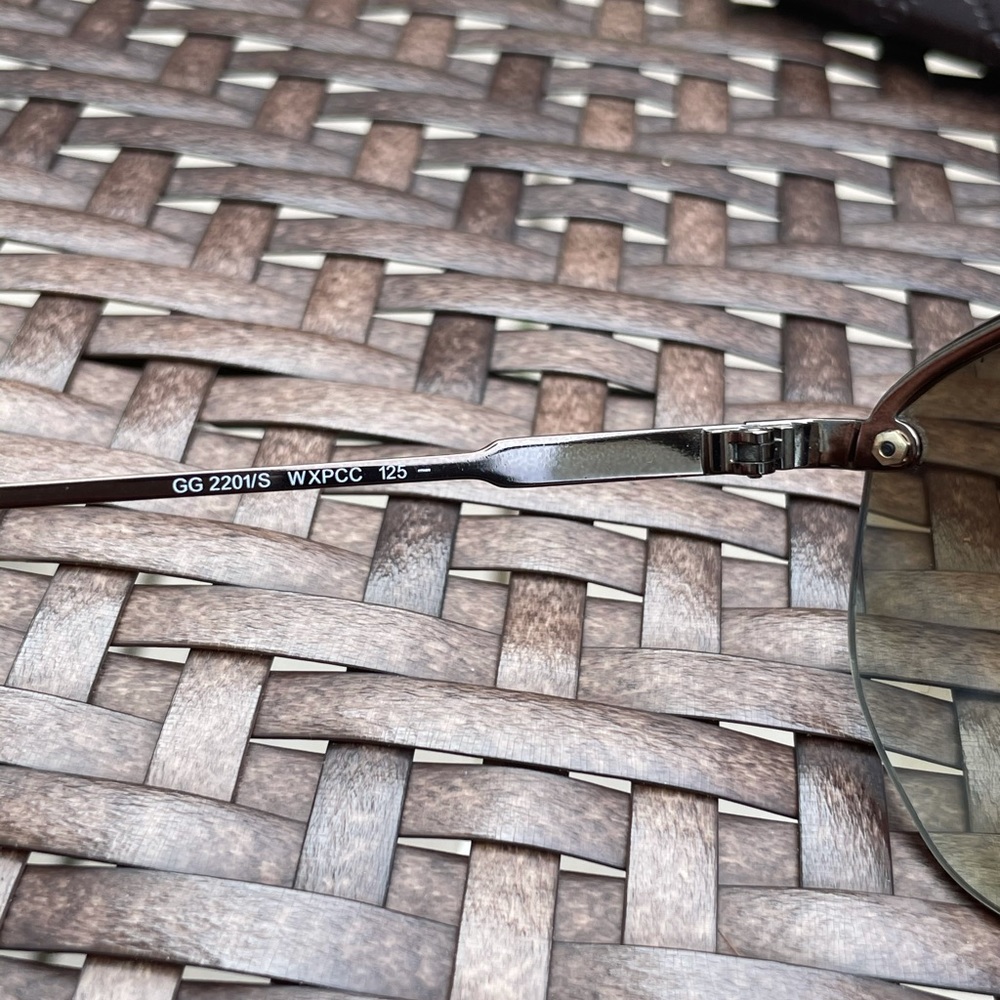 Gucci Shades - Picture 3 of 5